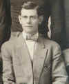 the better tie guy.JPG (69910 bytes)